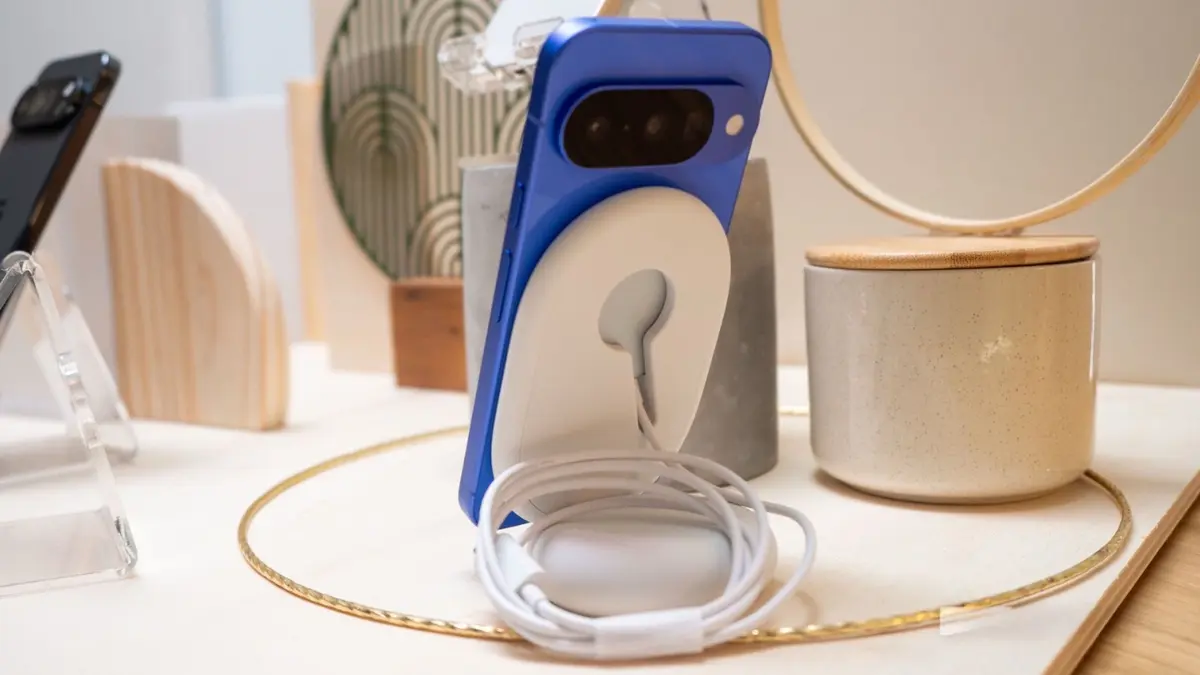 Google Pixel 10 Series with Pixelsnap Qi2 Wireless Charging